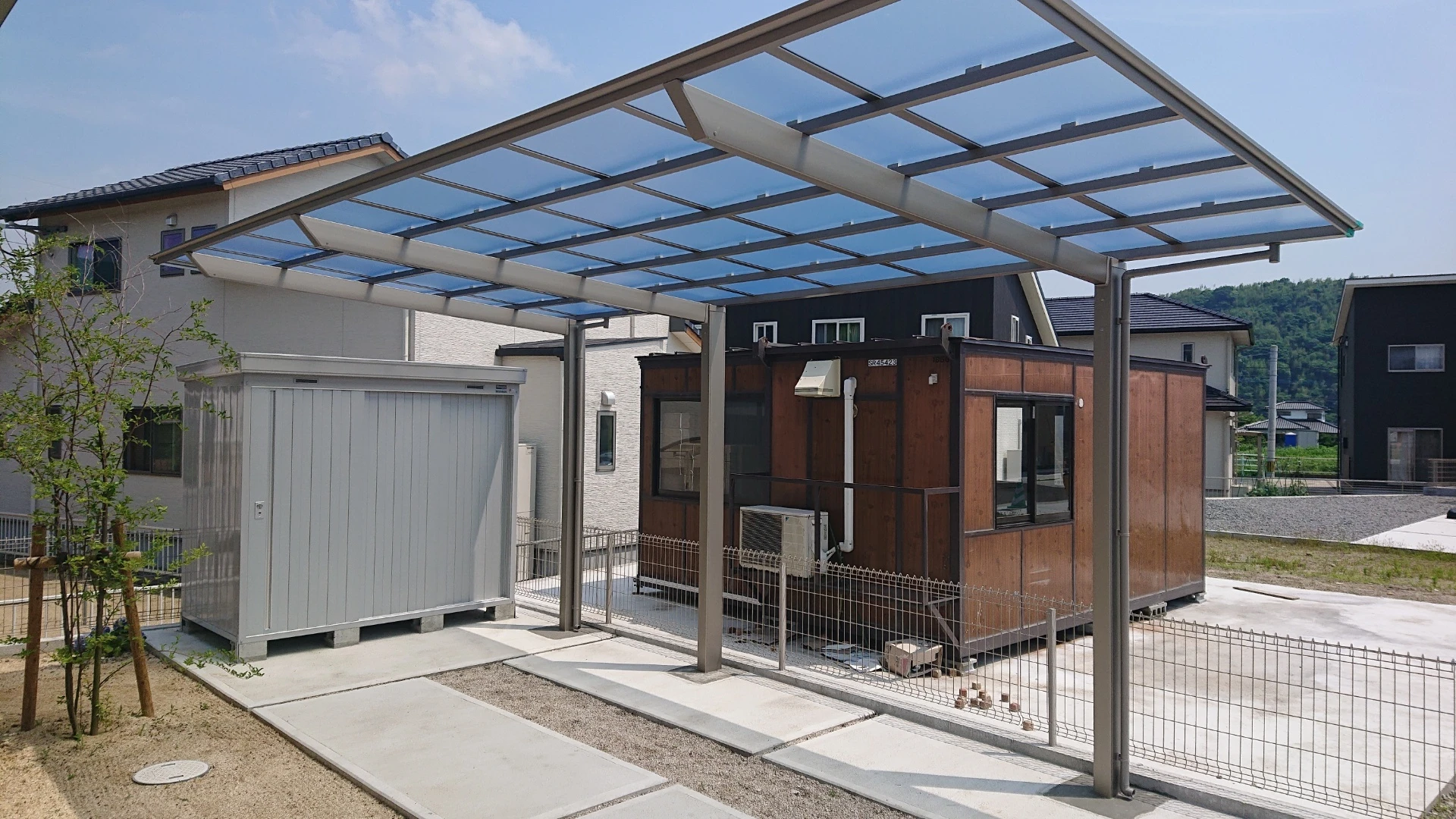 屋根工事に欠かせない！メーカー直販のポリカーボネートで安心施工